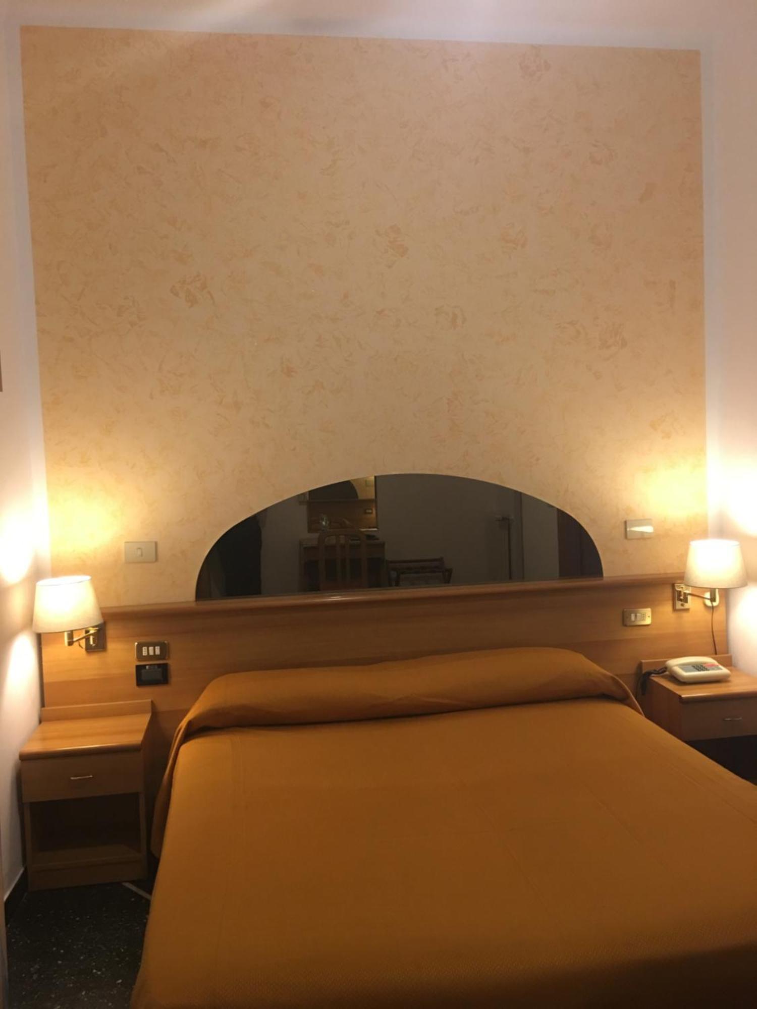 Hotel Villa Camilla Varazze Exteriör bild