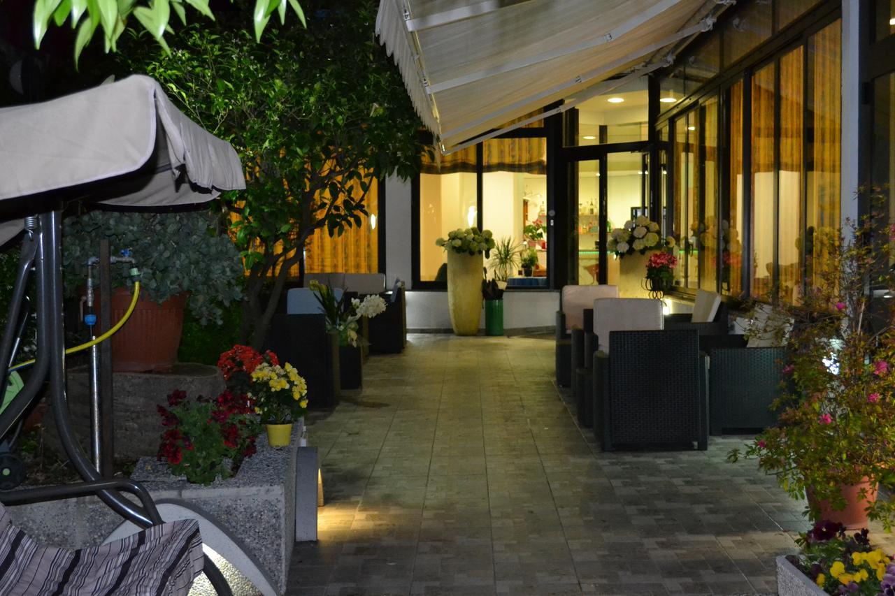 Hotel Villa Camilla Varazze Exteriör bild